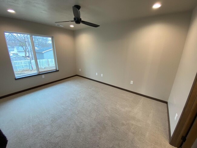 Building Photo - 216 S Elmwood Ave