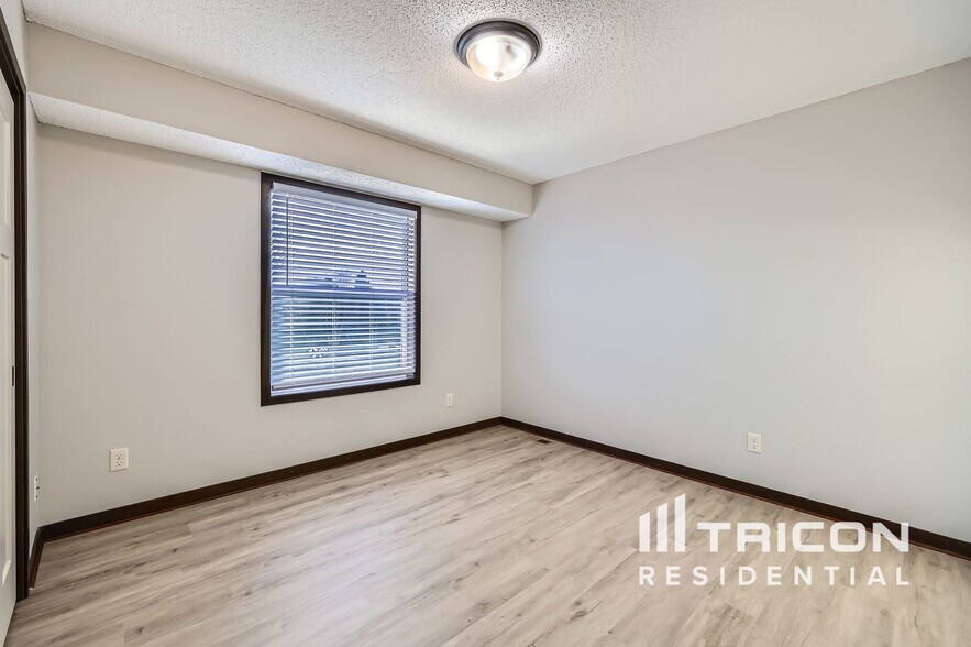 Building Photo - 1074 Landings Ln