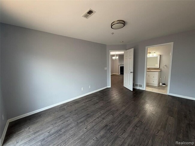 Building Photo - 29415 Glen Oaks Blvd E