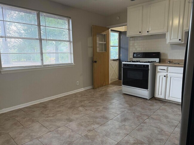 Building Photo - 4613 Langford Ln