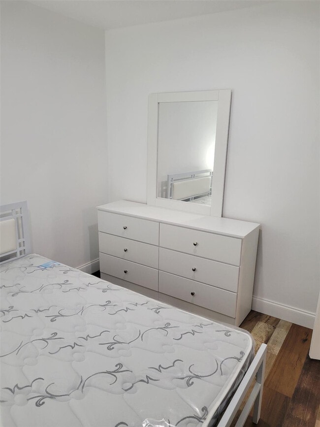 Building Photo - 291 SW 60th Ave