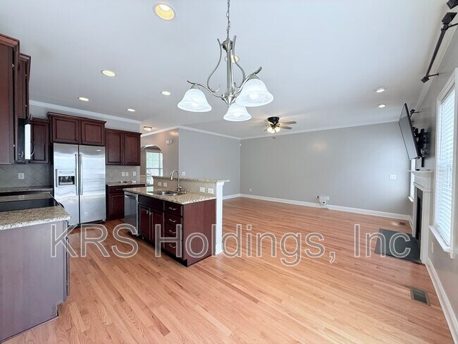 Building Photo - 5810 Spring Glen Lane