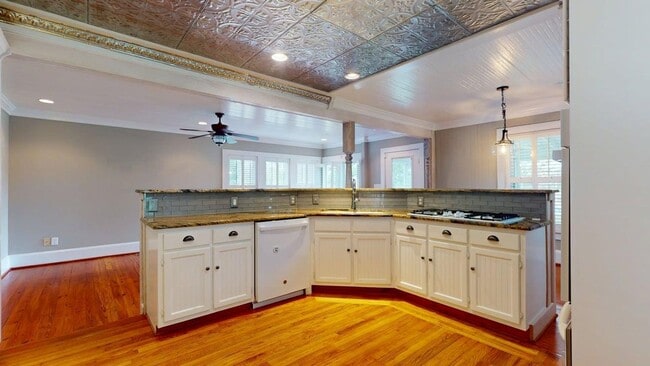 Building Photo - The Heart of Downtown