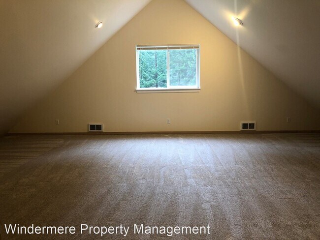 Building Photo - 3 br, 3.5 bath House - 9067 NE Hidden Cove...