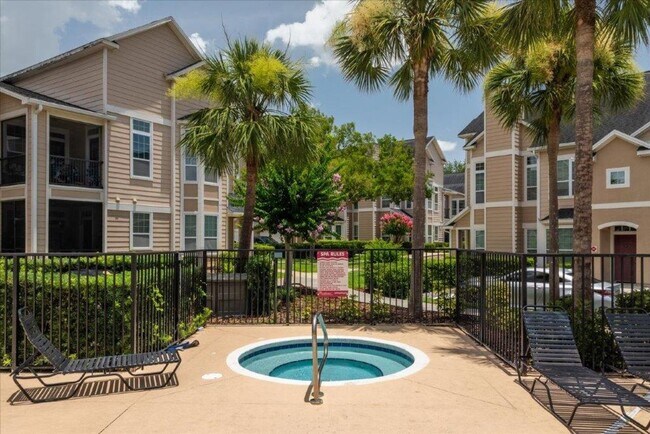 Building Photo - Charming End-Unit Condo in Gated Bordeaux Community!