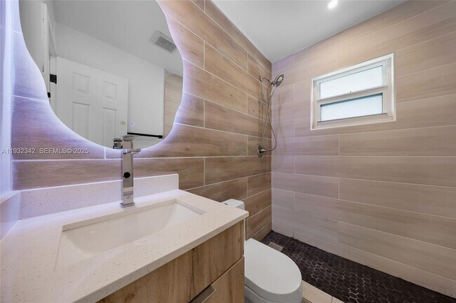 Building Photo - 5195 NE 18th Ave