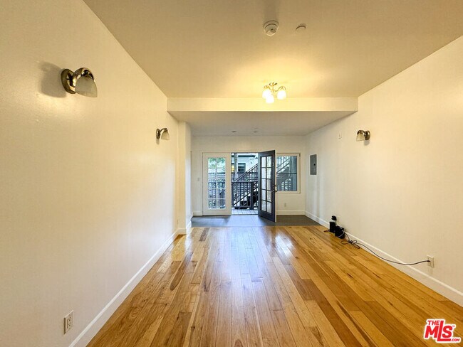 Building Photo - 1116 Chelsea Ave