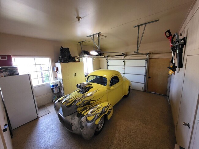 Building Photo - Short to Mid Term Leases - Fully Furnished Doney Park Home, Flexible lease options!