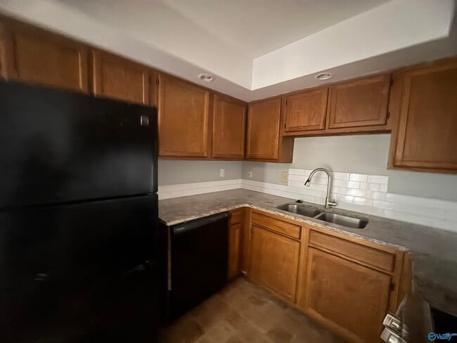 Building Photo - 2006 Reaches Pl SW