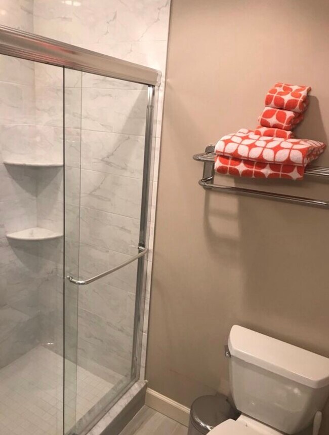 Building Photo - 2836 Summerfield Rd