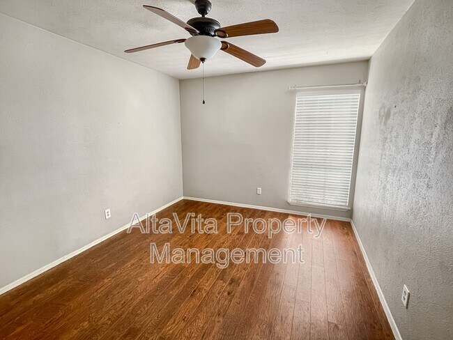 Building Photo - 4213 Avon Ct