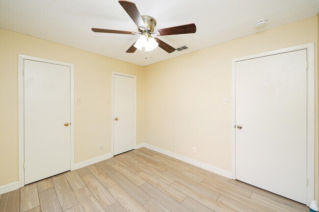 Building Photo - 2408 Milford Ct