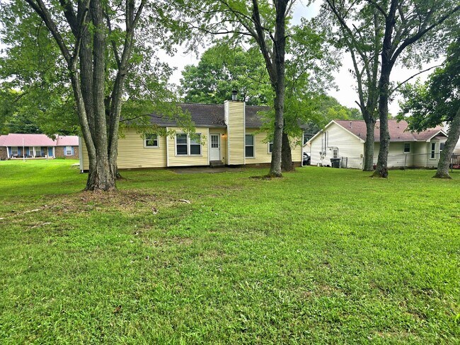 Building Photo - 204 Centennial Dr