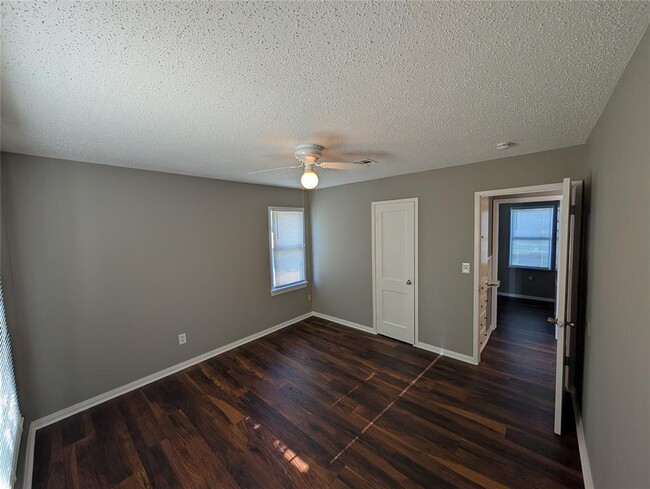 Building Photo - 1701 Sandra Dr