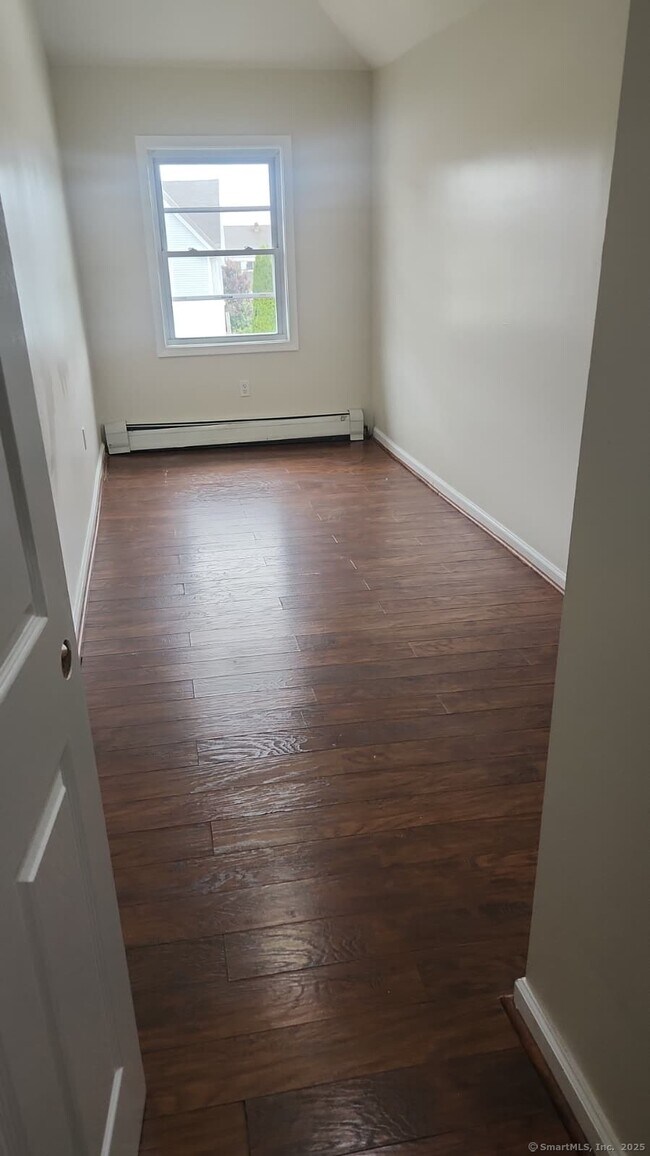 Building Photo - 283 Waterview Ave