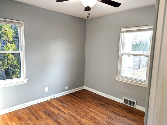 Building Photo - 1106 N Main St