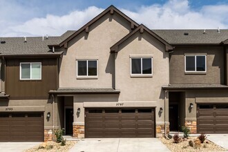 Building Photo - Next to NATURE 3 bed Townhome in Mt. Shadows