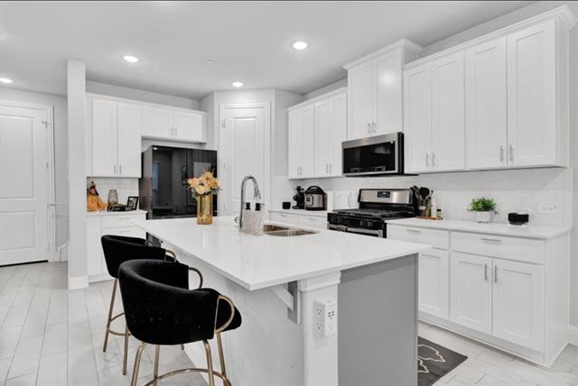 Building Photo - 525 Teton St