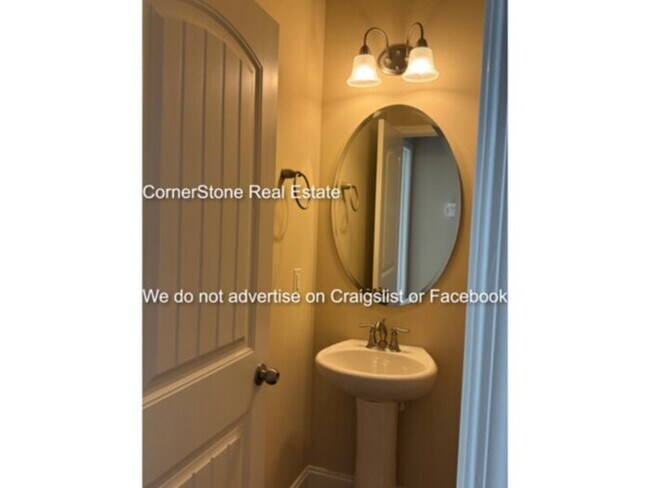 Building Photo - 547 Micahs Way N