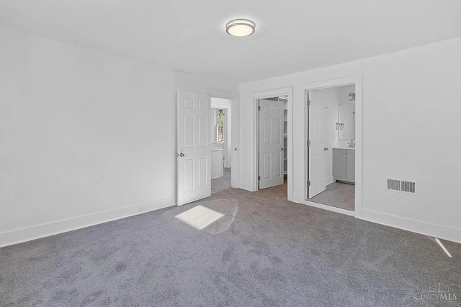 Building Photo - Newly renovated! Available now!!!