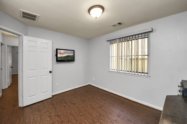 Building Photo - 5623 Maverick Bend Lane