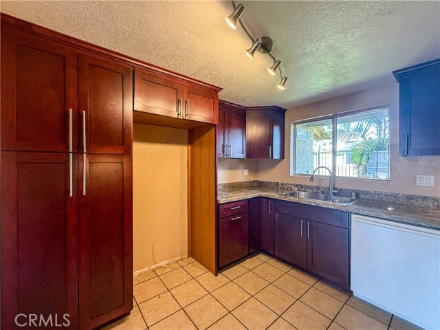 Building Photo - 101 E Olive Ave