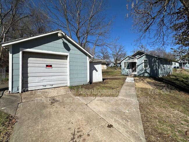 Building Photo - 2917 E 61st St