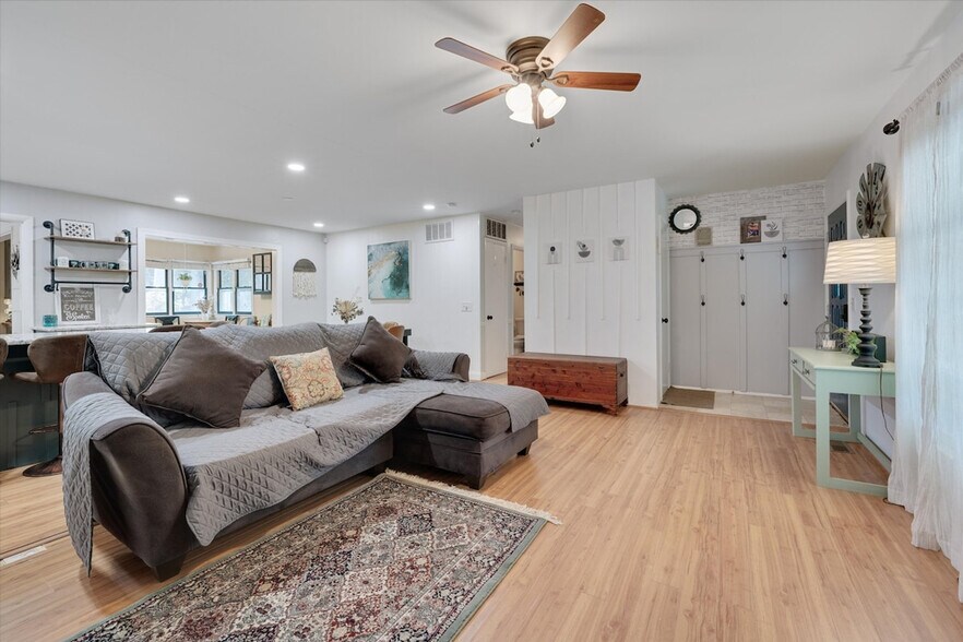 Building Photo - 409 Northclift Dr