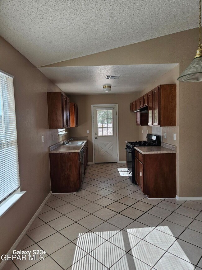 Building Photo - 12345 Tierra Plata Dr