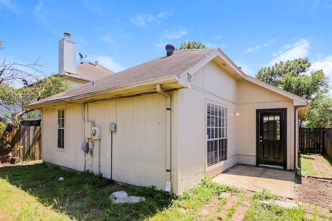 Building Photo - 9210 Golden Sunshine Dr