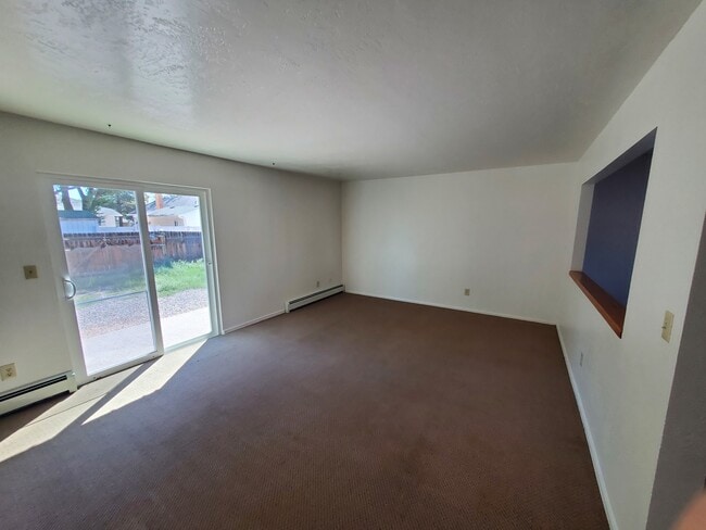 Building Photo - 138 N Willow St