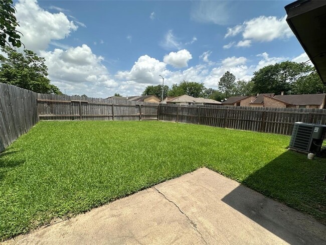 Building Photo - 5434 Parkridge Dr