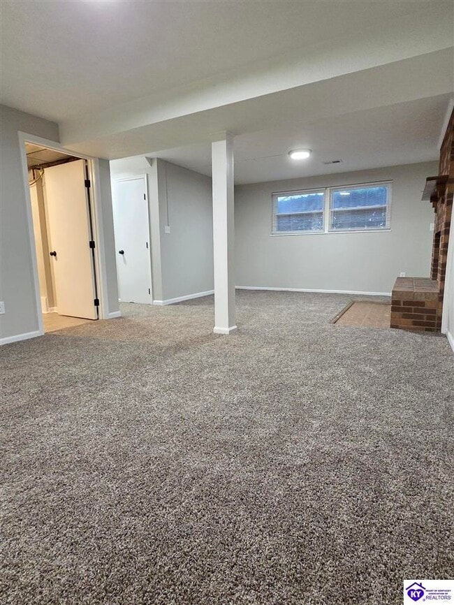 Building Photo - 526 Rose Creek Dr