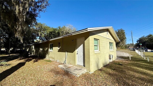 Building Photo - 400 Peters St