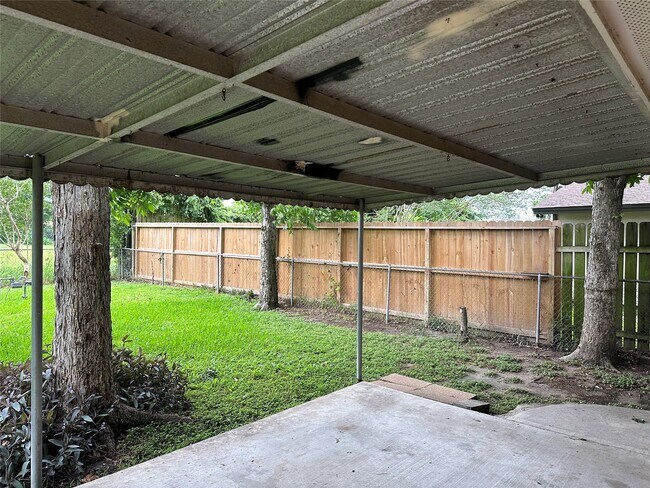 Building Photo - 3815 Gardendale Dr