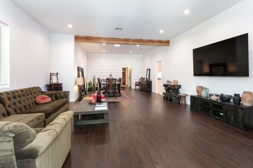 Open Floor Plan Living Room / Dining Room - 5825 Fulton Ave