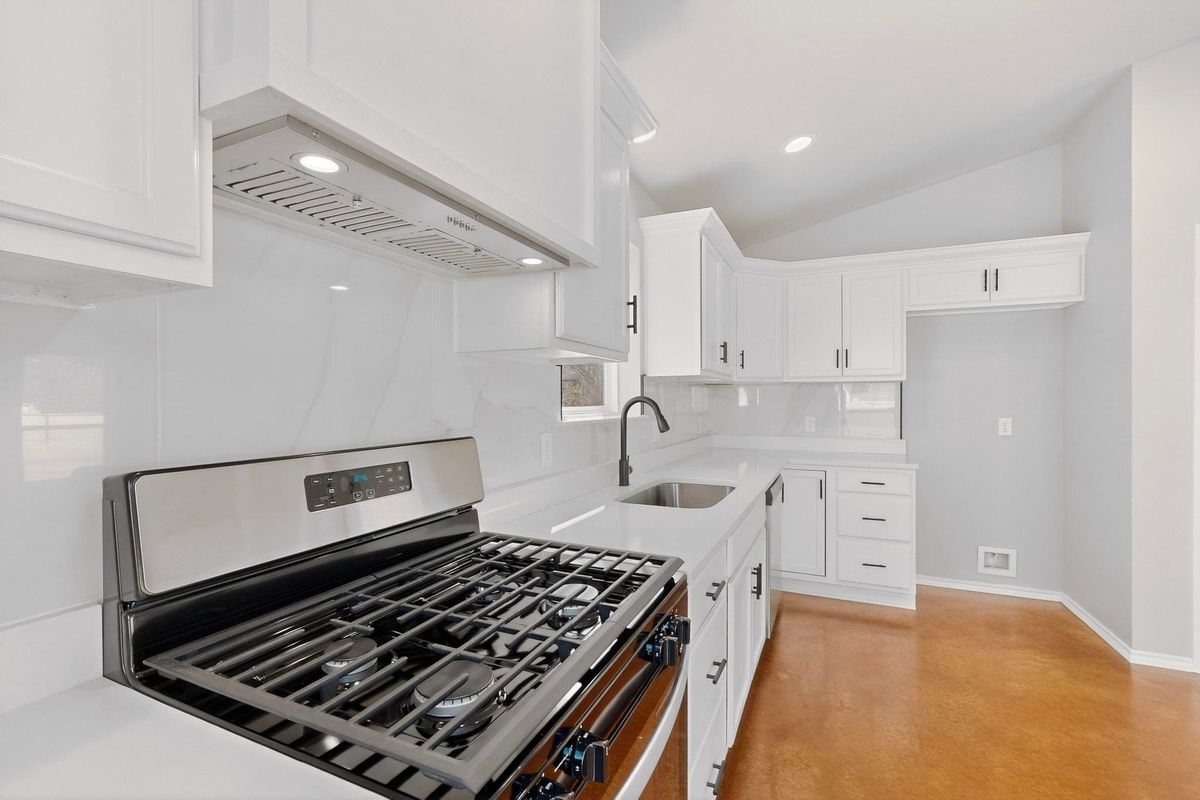 Building Photo - 1471 W Kaufman St