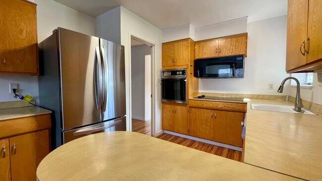 Building Photo - Single-Level in the Anholm Tract Downtown SLO with A/C and Great Backyard