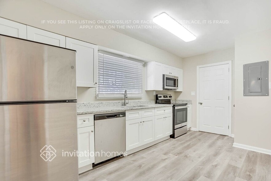 Building Photo - 1873 Shamrock Dr