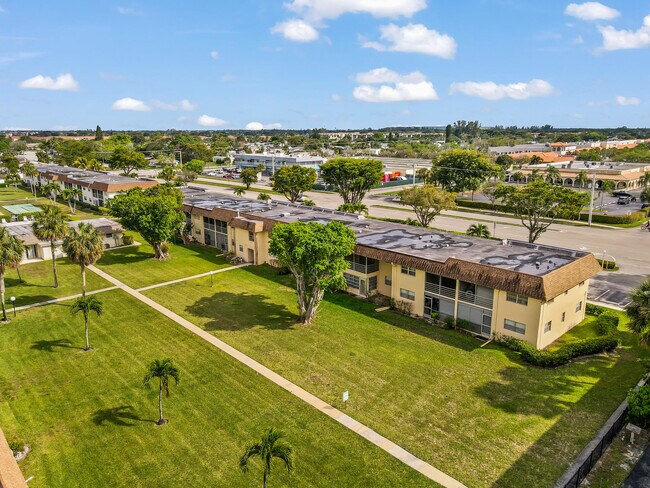 Building Photo - 9911 Sandalfoot Blvd