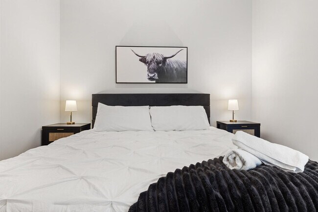 Building Photo - 5820 1/2 Cameron Road-SI FL1-ID1295731P