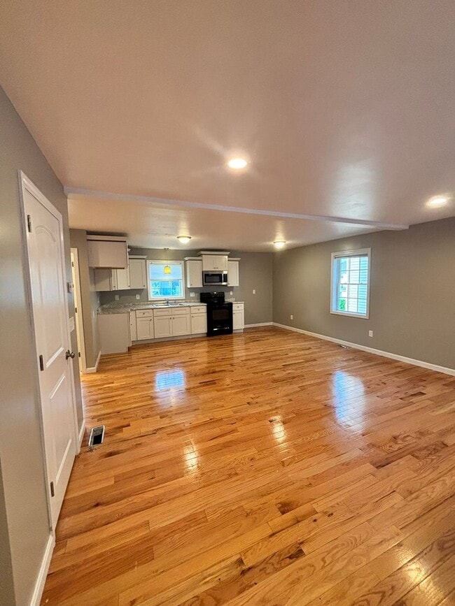 Building Photo - Beautiful Duplex in the Heart of Indian Or...
