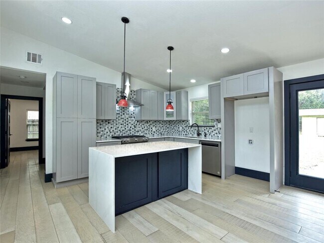 Building Photo - 11800 Tedford St