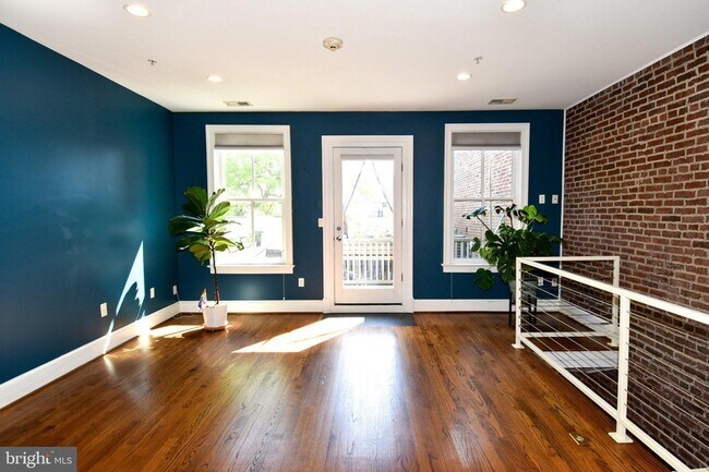 Building Photo - 1316 9th St NW