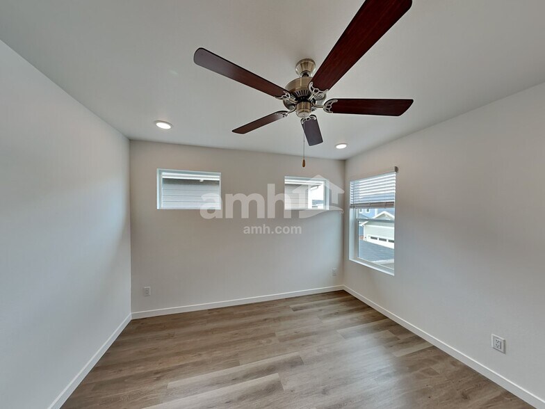 Building Photo - 310 N Addison Way