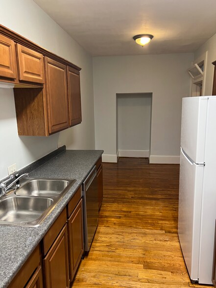 Building Photo - 1404 Victoria St