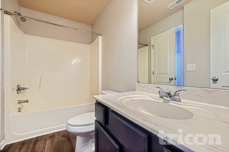 Building Photo - 3919 King Fisher Dr