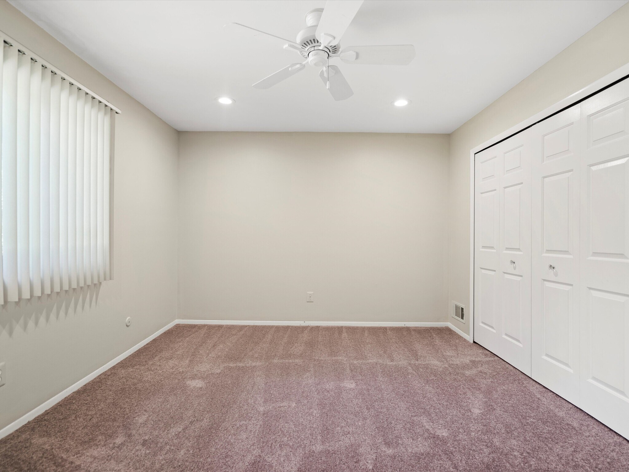 Building Photo - 26656 Farmbrook Villa Dr