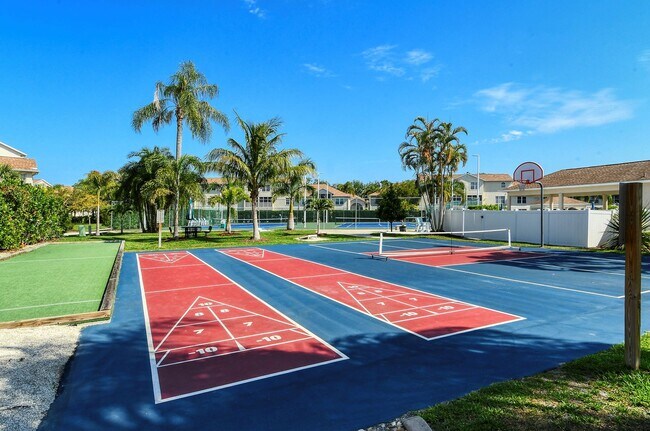 Building Photo - Spacious 3 bedroom, 2 bath condo with a lake view in Palmer Ranch