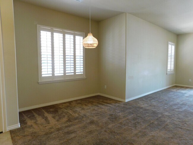 Building Photo - Spacious 2-Bed in Fountain Greens!